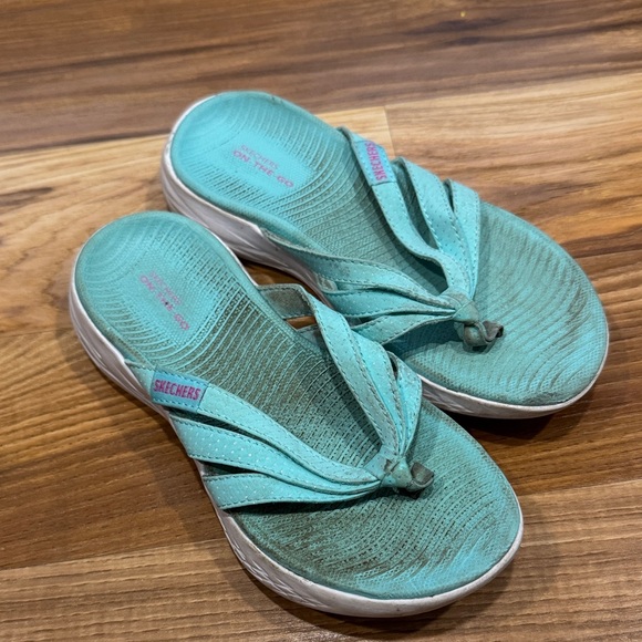 Skechers Turquoise Flip Flops - Picture 1 of 4